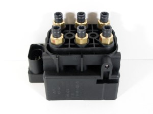 Блок клапанів пневмопідвіски Volvo V90 Continental