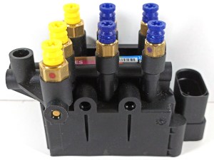 Блок клапанов пневмоподвески AUDI E-tron 4KE616013A