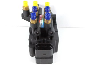 Блок клапанов пневмоподвески AUDI E-tron 4KE616013A