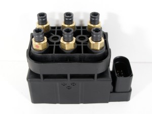 Блок клапанов пневмоподвески Maserati Levante