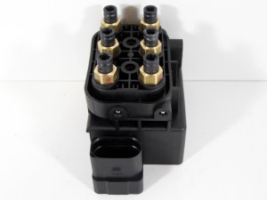 Блок клапанов пневмоподвески VolksWagen Touareg NF II Continental