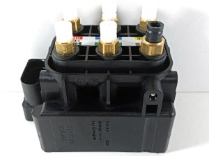 Блок клапанов пневмоподвески Mercedes GL X166 Mercedes