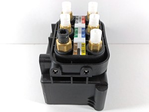 Блок клапанов пневмоподвески Mercedes ML W166 Mercedes