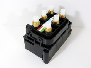 Блок клапанів пневмопідвіски Mercedes GL X164 Mercedes