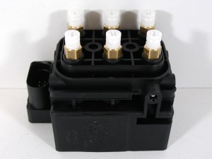 Блок клапанов пневмоподвески Audi AllRoad A6 (C5) ATM