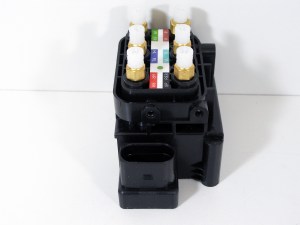 Блок клапанов пневмоподвески Mercedes E-class (W212) ATM