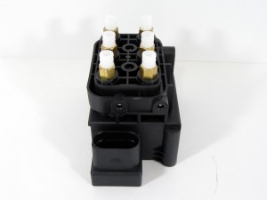 Блок клапанов пневмоподвески Bentley Continental GT