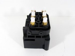 Блок клапанов пневмоподвески Bentley Continental GT