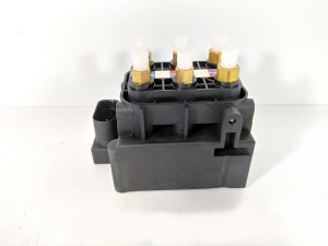 Блок клапанов пневмоподвески Audi A8 (D4, 4H) ATM