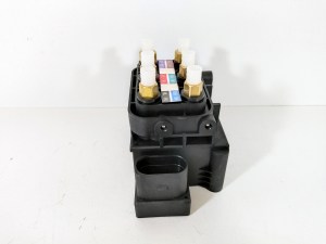 Блок клапанов пневмоподвески Audi A8 (D4, 4H) ATM