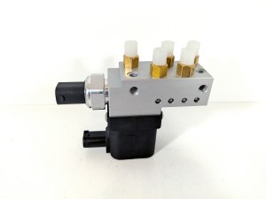 Блок клапанов пневмоподвески Mercedes E-class W211 ATM