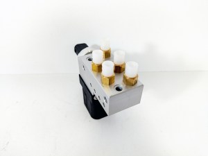 Блок клапанов пневмоподвески Mercedes E-class W211 ATM