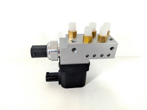 Блок клапанів пневмопідвіски Mercedes CLS-class 219C218) ATM