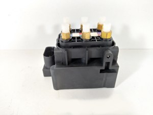 Блок клапанов пневмоподвески Audi AllRoad A6 (C7) ATM