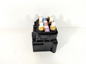 Блок клапанів пневмопідвіски Audi AllRoad A6 (C7)