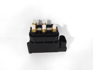 Блок клапанов пневмоподвески Mercedes S-class (W222) ATM