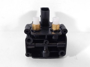 Блок клапанів пневмопідвіски BMW 7 серії, кузов F01 / F02 / F04 ATM