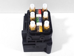 Блок клапанов пневмоподвески Mercedes GLC-class X253