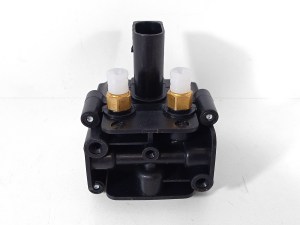 Блок клапанів пневмопідвіскиbmw 5 серії E61 ATM