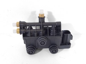 Блок клапанов пневмоподвески Land Rover Discovery 4 L319 ATM