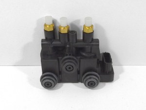 Блок клапанов пневмоподвески Land Rover Range Rover Velar L560 ATM