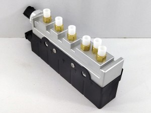 Блок клапанов пневмоподвески Mercedes S-class (W220) ATM