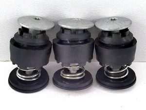 Крепление компрессора пневмоподвески Land Rover Range Rover Sport L320