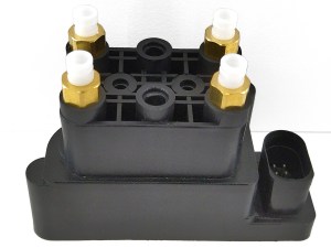 Блок клапанов пневмоподвески KIA Mohave 558202J000, D782300102, 4725535630