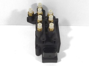 Блок клапанов пневмоподвески AUDI E-tron 4KE616013A