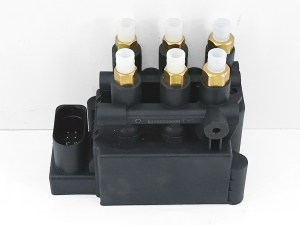 Блок клапанов пневмоподвески AUDI Q5 80A616013A, 80A616013