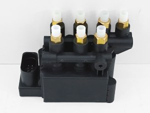 Блок клапанов пневмоподвески Porsche Taycan  971616056B, 971616056A, 971616013C, 971616056