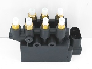 Блок клапанов пневмоподвески Porsche Taycan  971616056B, 971616056A, 971616013C, 971616056