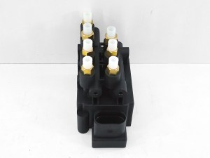 Блок клапанов пневмоподвески Porsche Taycan  971616056B, 971616056A, 971616013C, 971616056