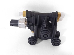 Блок клапанов пневмоподвески Land Rover Discovery 4 L319 ATM